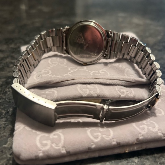 🦁 Gucci Embossed Watch - Picture 7 of 14